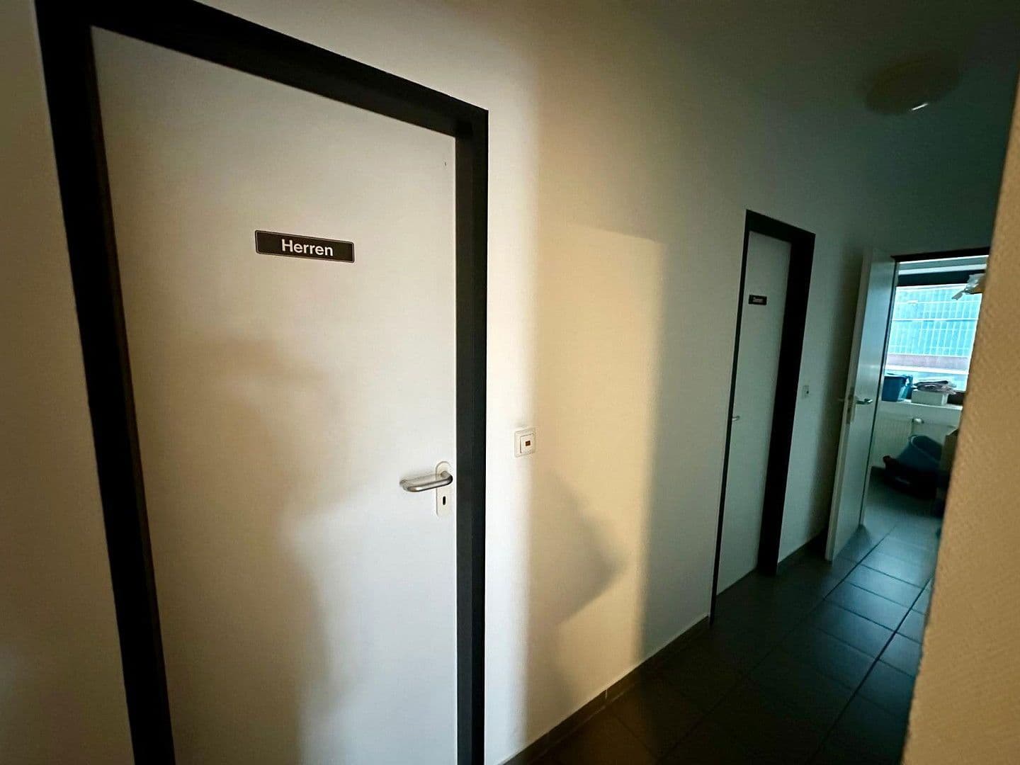 Prenájom kancelárie 298 m², Frankfurt am Main, Hesensko Prenájom kancelárie 298 m², Frankfurt am Main, Hesensko