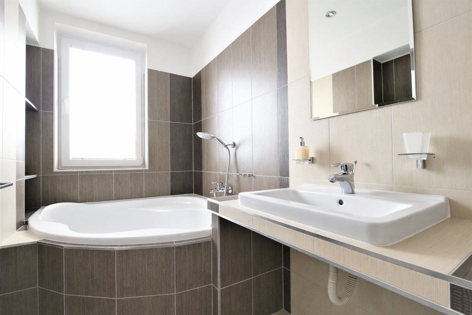 Prenájom bytu 3-izbový 85 m², Lhota u Příbramě, Středočeský kraj Prenájom bytu 3-izbový 85 m², Lhota u Příbramě, Středočeský kraj