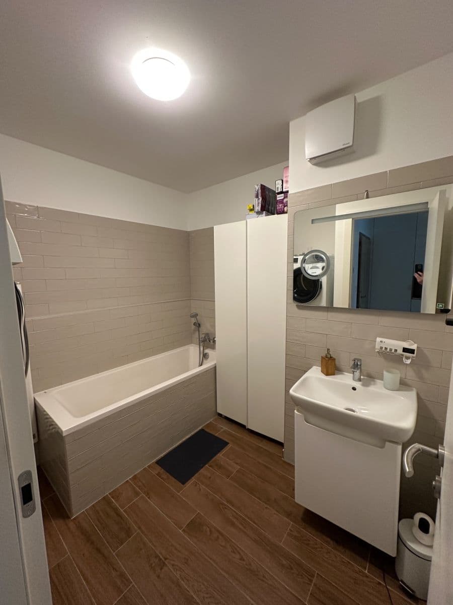 Prenájom bytu 2-izbový 54 m², Račianska, Nové Mesto, Bratislavský kraj Prenájom bytu 2-izbový 54 m², Račianska, Nové Mesto, Bratislavský kraj