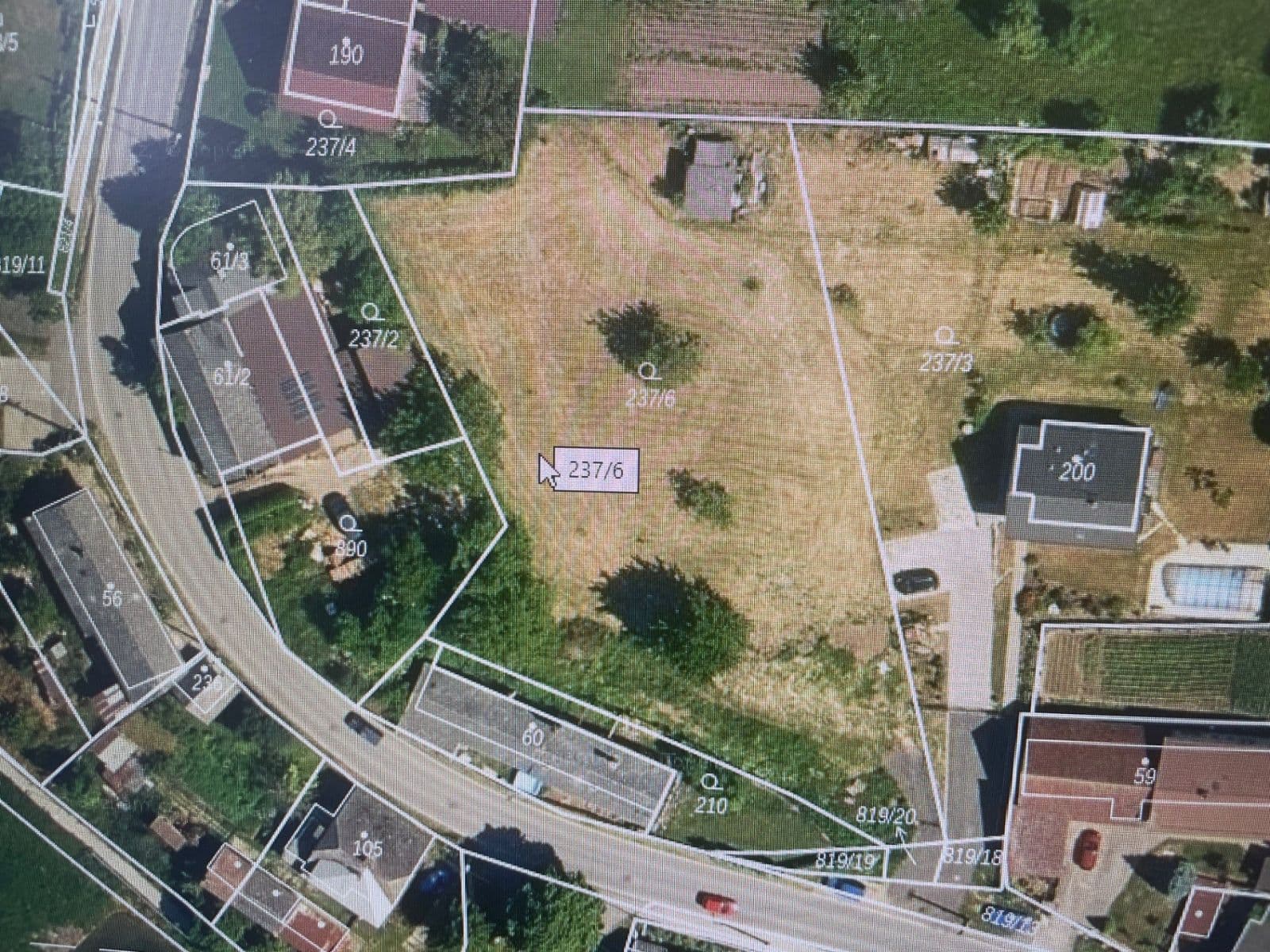 Predaj pozemku 1.124 m², Dobrovice, Středočeský kraj Predaj pozemku 1.124 m², Dobrovice, Středočeský kraj