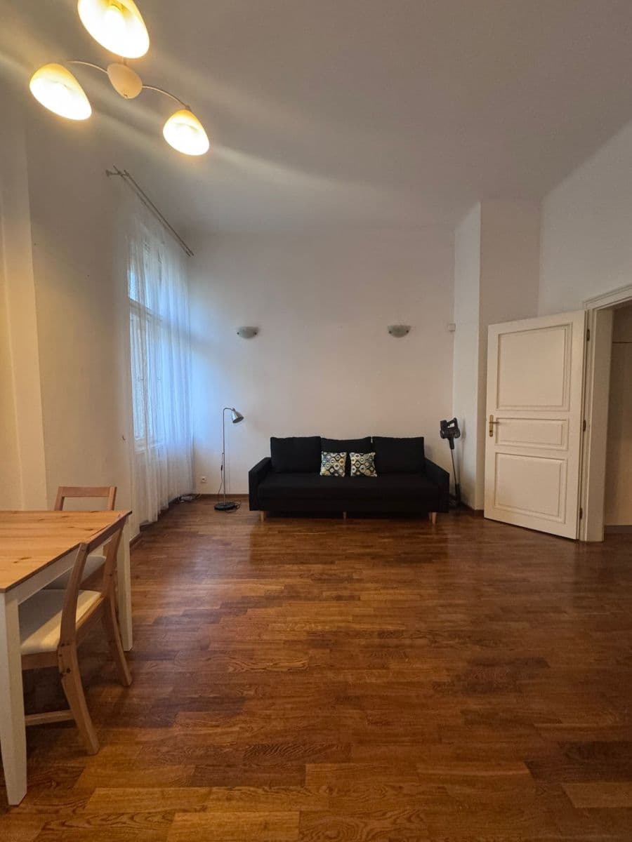 Prenájom bytu 2-izbový 46 m², Londýnská, Praha, Praha Prenájom bytu 2-izbový 46 m², Londýnská, Praha, Praha