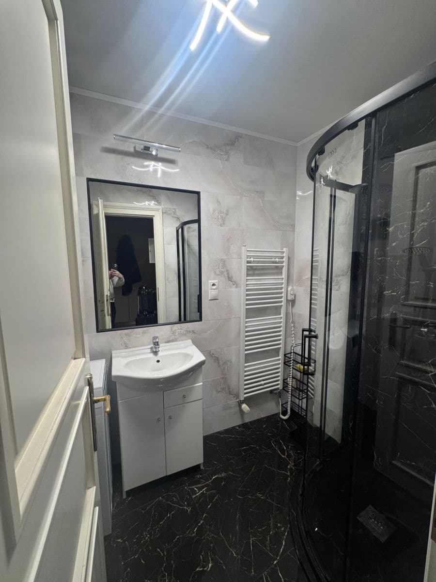 Prenájom bytu 2-izbový 46 m², Londýnská, Praha, Praha Prenájom bytu 2-izbový 46 m², Londýnská, Praha, Praha