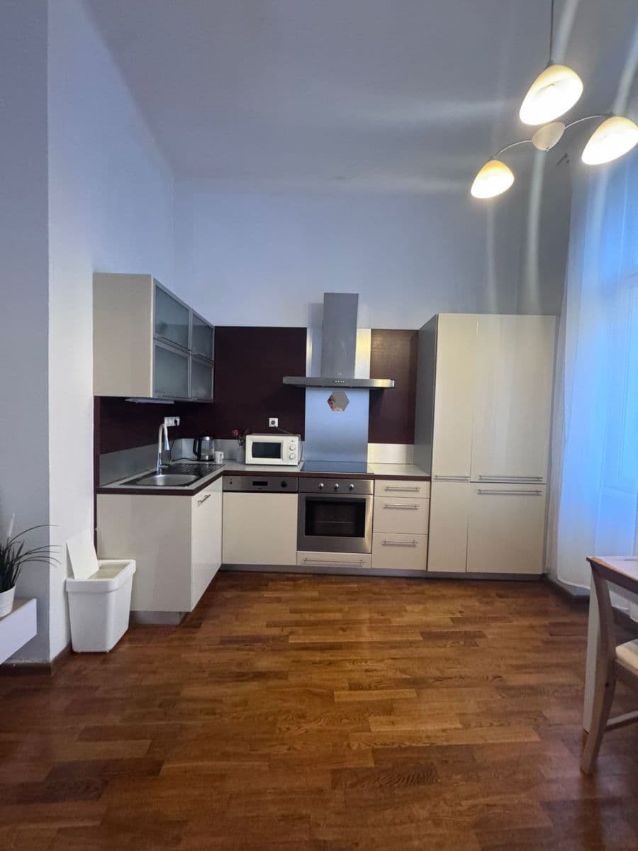 Prenájom bytu 2-izbový 46 m², Londýnská, Praha, Praha Prenájom bytu 2-izbový 46 m², Londýnská, Praha, Praha
