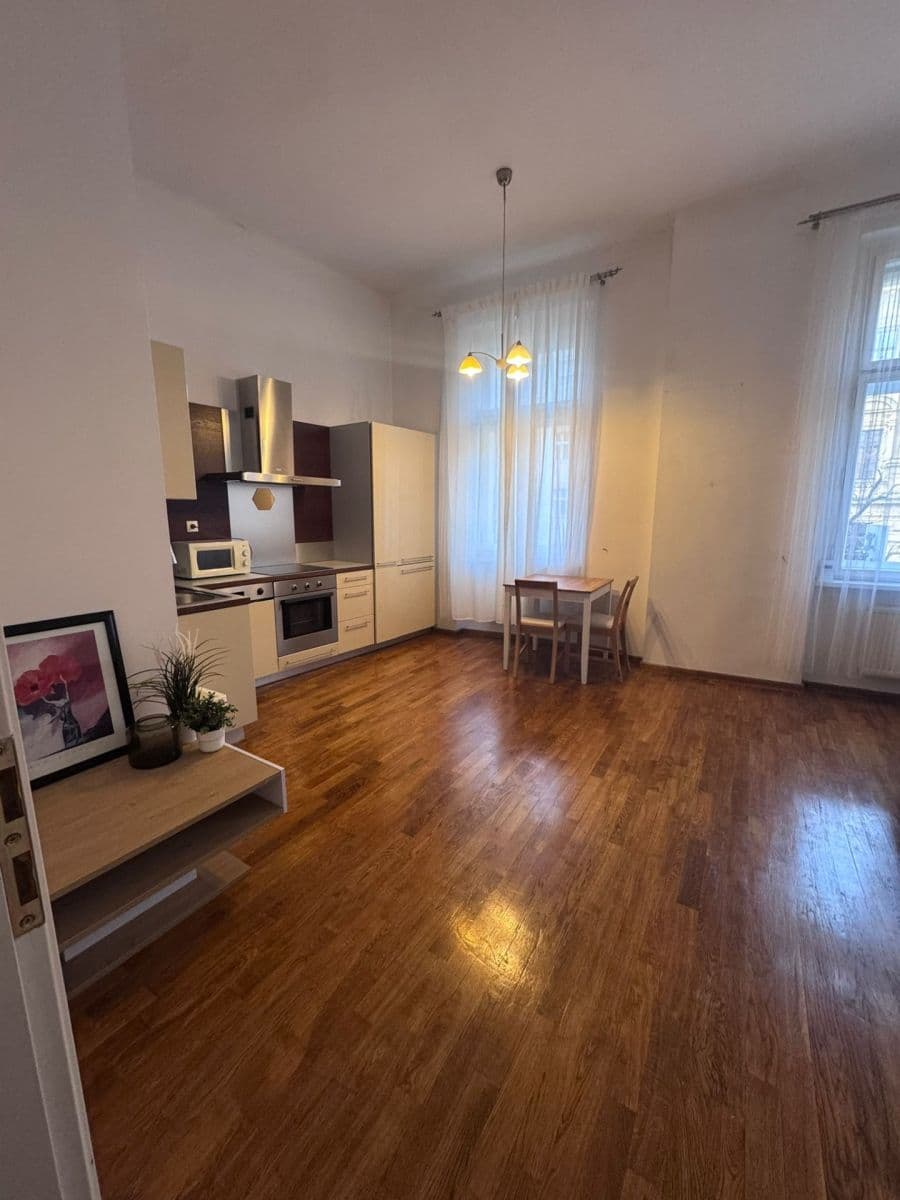 Prenájom bytu 2-izbový 46 m², Londýnská, Praha, Praha Prenájom bytu 2-izbový 46 m², Londýnská, Praha, Praha