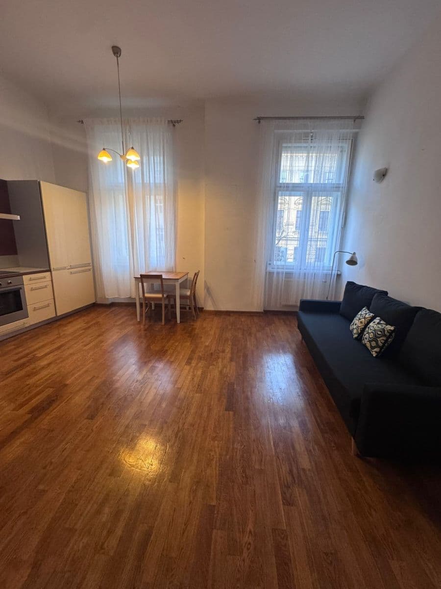 Prenájom bytu 2-izbový 46 m², Londýnská, Praha, Praha Prenájom bytu 2-izbový 46 m², Londýnská, Praha, Praha