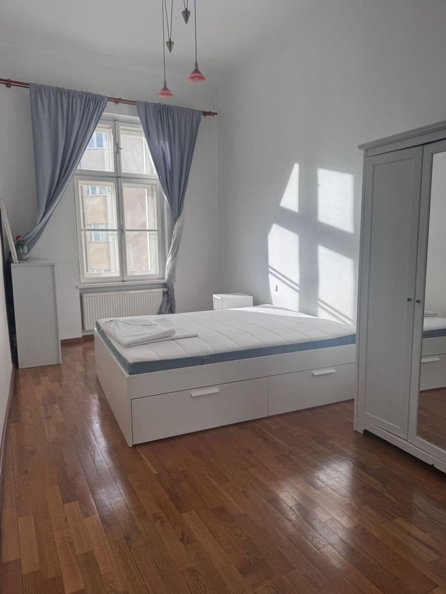 Prenájom bytu 2-izbový 46 m², Londýnská, Praha, Praha Prenájom bytu 2-izbový 46 m², Londýnská, Praha, Praha