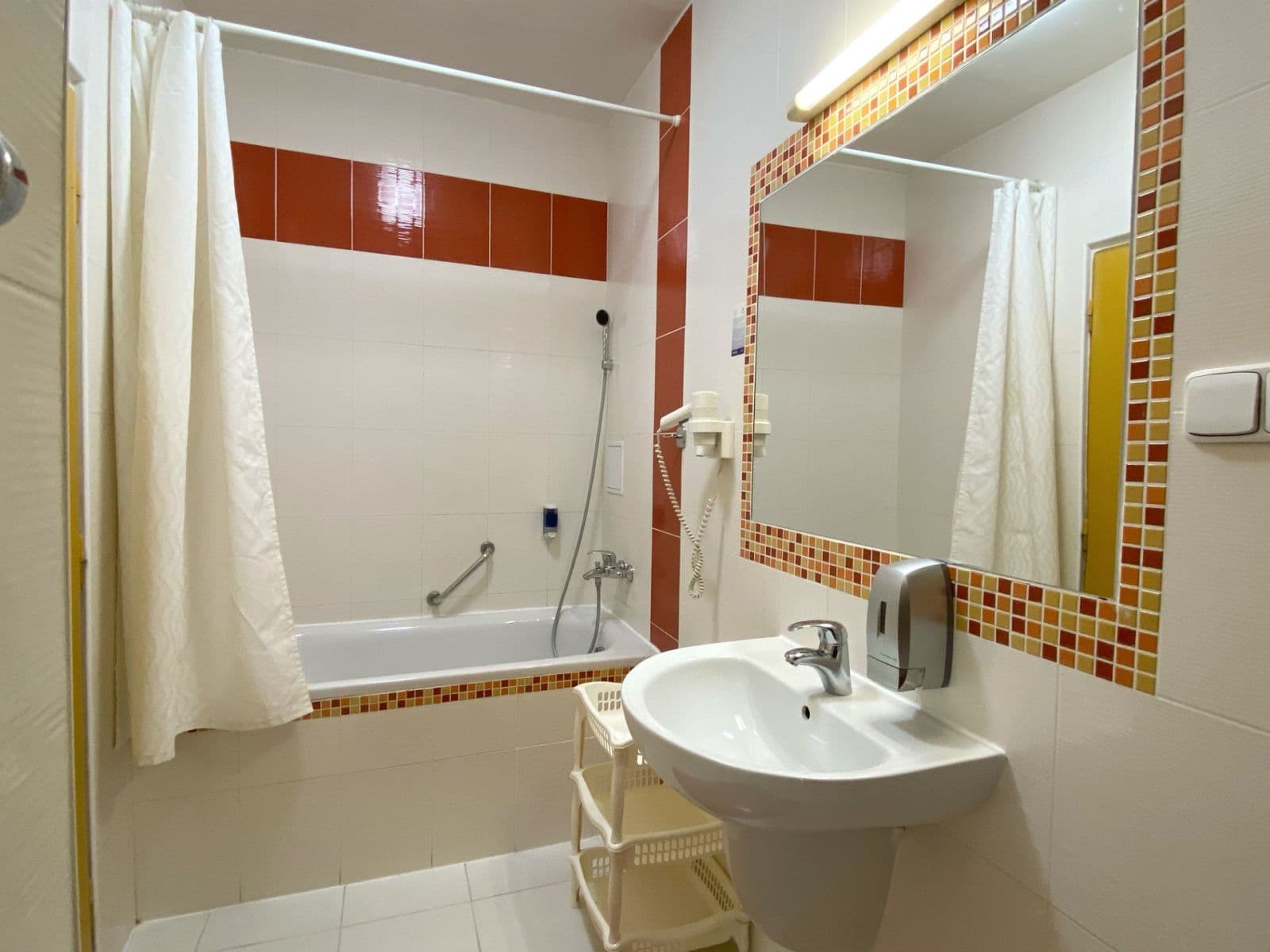 Prenájom bytu 1-izbový 30 m², Mudrochova, Rača, Bratislavský kraj Prenájom bytu 1-izbový 30 m², Mudrochova, Rača, Bratislavský kraj