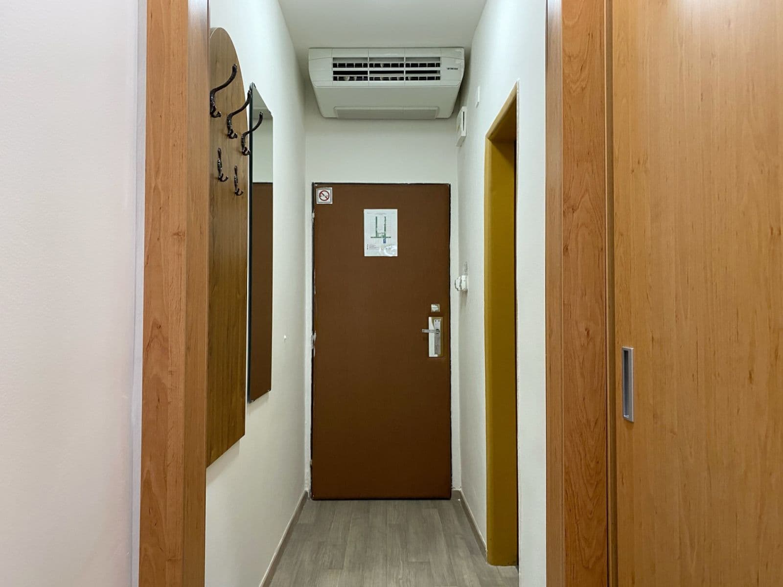 Prenájom bytu 1-izbový 30 m², Mudrochova, Rača, Bratislavský kraj Prenájom bytu 1-izbový 30 m², Mudrochova, Rača, Bratislavský kraj