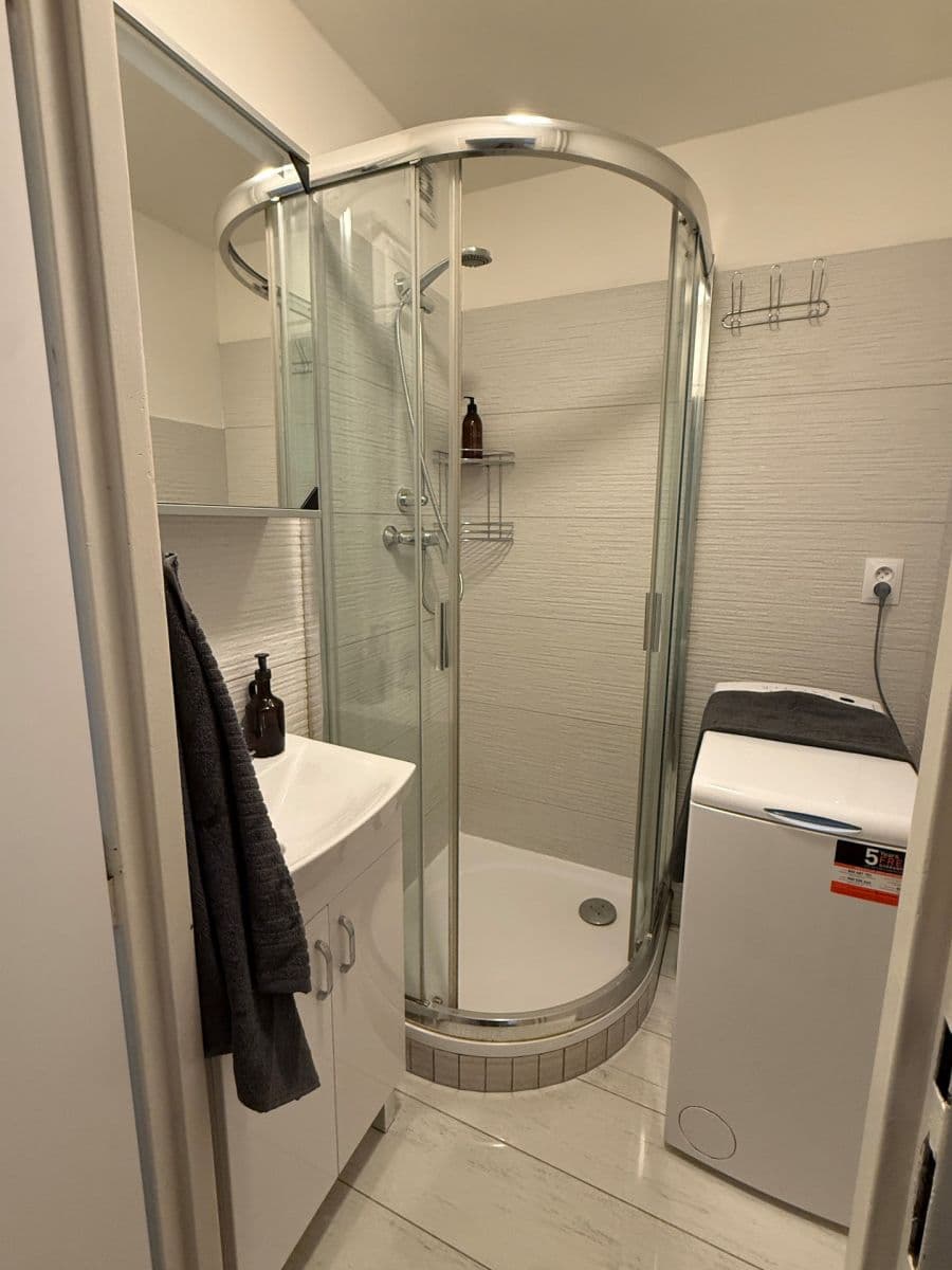 Prenájom bytu 4-izbový 75 m², Nad Olšinami, Praha, Praha Prenájom bytu 4-izbový 75 m², Nad Olšinami, Praha, Praha