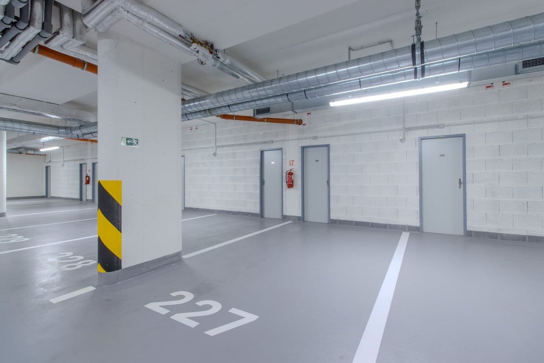 Prenájom garáže 15 m², Poděbradská, Praha, Praha Prenájom garáže 15 m², Poděbradská, Praha, Praha