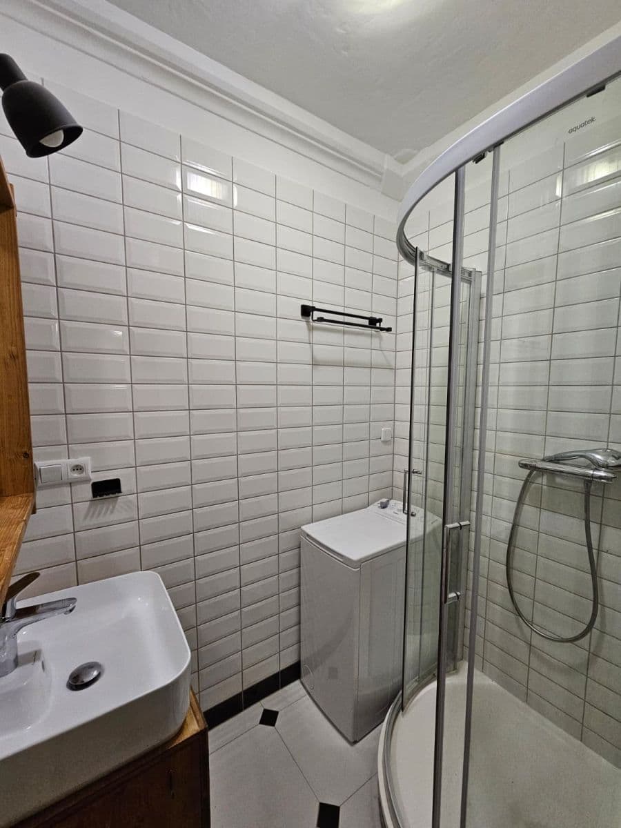 Prenájom bytu 3-izbový 67 m², Martinčekova, Ružinov, Bratislavský kraj Prenájom bytu 3-izbový 67 m², Martinčekova, Ružinov, Bratislavský kraj