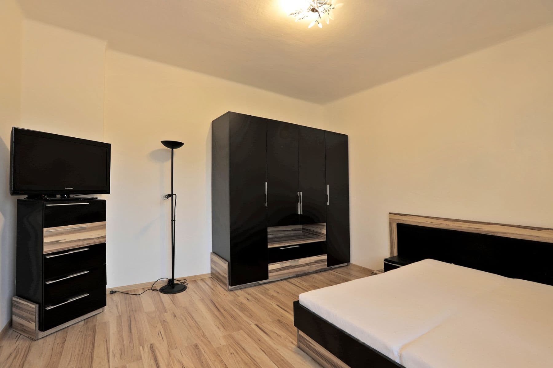 Prenájom bytu 1-izbový 36 m², Borová, Karlovy Vary, Karlovarský kraj Prenájom bytu 1-izbový 36 m², Borová, Karlovy Vary, Karlovarský kraj