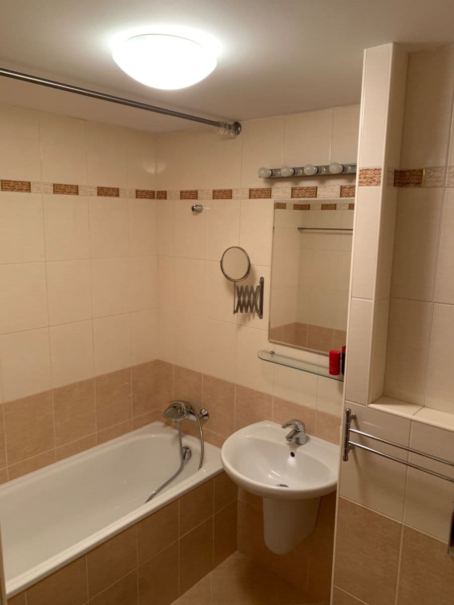 Prenájom bytu 3-izbový 65 m², Jílovská, Praha, Praha Prenájom bytu 3-izbový 65 m², Jílovská, Praha, Praha