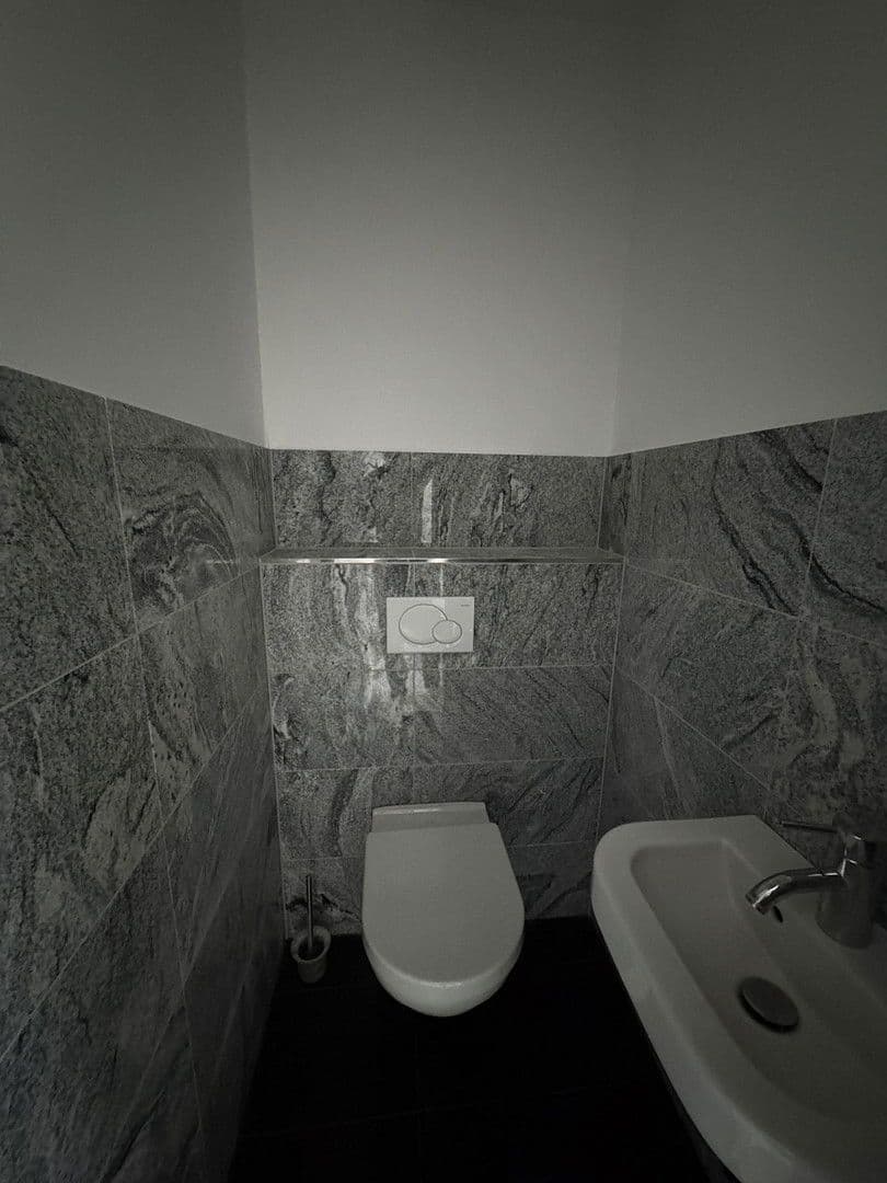 Prenájom bytu 3-izbový 123 m², Köln, Severné Porýnie - Westfálsko Prenájom bytu 3-izbový 123 m², Köln, Severné Porýnie - Westfálsko