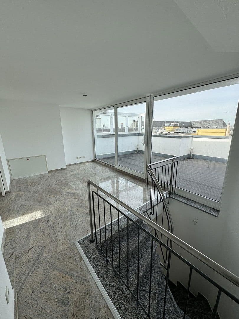 Prenájom bytu 3-izbový 123 m², Köln, Severné Porýnie - Westfálsko Prenájom bytu 3-izbový 123 m², Köln, Severné Porýnie - Westfálsko