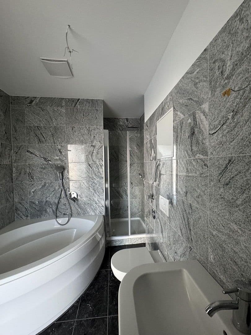 Prenájom bytu 3-izbový 123 m², Köln, Severné Porýnie - Westfálsko Prenájom bytu 3-izbový 123 m², Köln, Severné Porýnie - Westfálsko