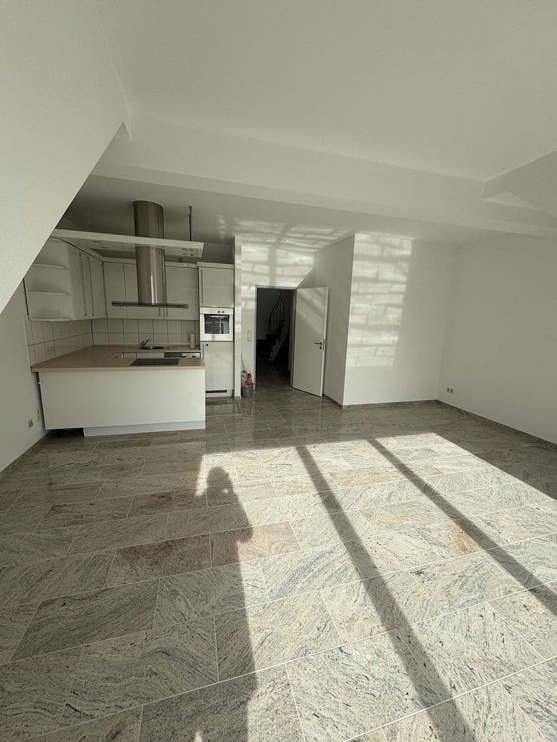 Prenájom bytu 3-izbový 123 m², Köln, Severné Porýnie - Westfálsko Prenájom bytu 3-izbový 123 m², Köln, Severné Porýnie - Westfálsko