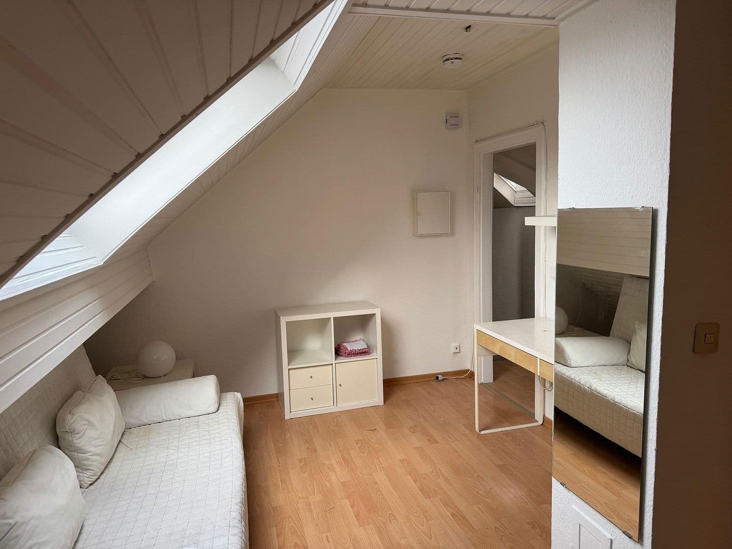 Prenájom bytu 1-izbový 24 m², Albertstr. 109, Düsseldorf, Severné Porýnie - Westfálsko Prenájom bytu 1-izbový 24 m², Albertstr. 109, Düsseldorf, Severné Porýnie - Westfálsko