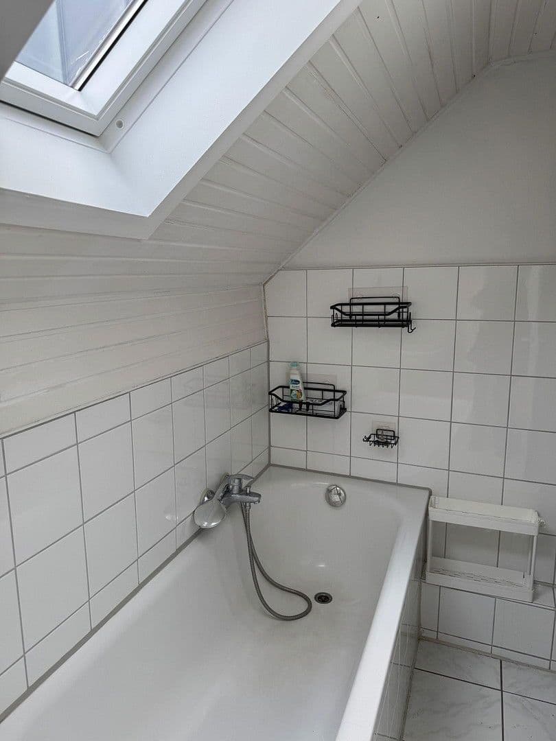 Prenájom bytu 1-izbový 24 m², Albertstr. 109, Düsseldorf, Severné Porýnie - Westfálsko Prenájom bytu 1-izbový 24 m², Albertstr. 109, Düsseldorf, Severné Porýnie - Westfálsko