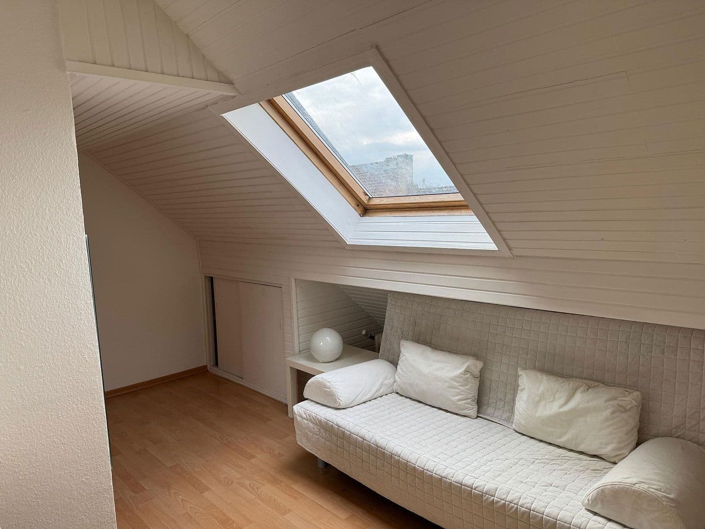 Prenájom bytu 1-izbový 24 m², Albertstr. 109, Düsseldorf, Severné Porýnie - Westfálsko Prenájom bytu 1-izbový 24 m², Albertstr. 109, Düsseldorf, Severné Porýnie - Westfálsko