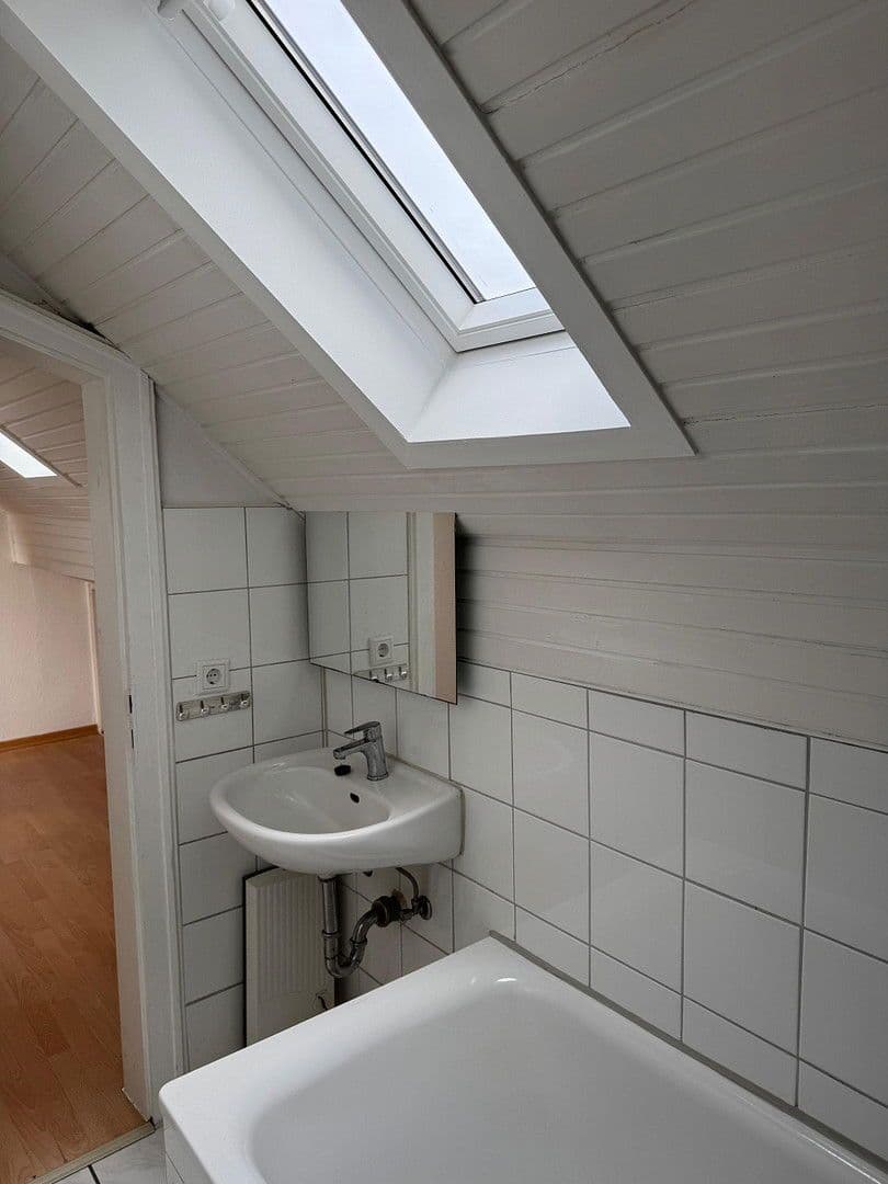 Prenájom bytu 1-izbový 24 m², Albertstr. 109, Düsseldorf, Severné Porýnie - Westfálsko Prenájom bytu 1-izbový 24 m², Albertstr. 109, Düsseldorf, Severné Porýnie - Westfálsko