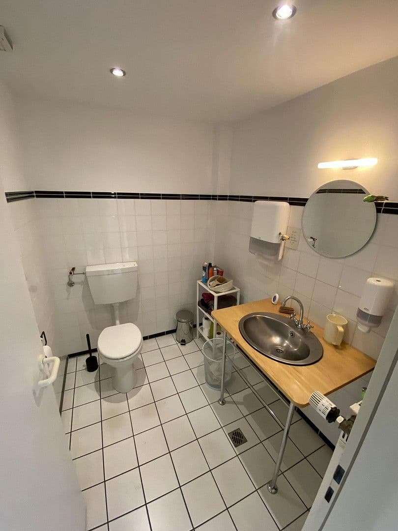 Prenájom nebytového priestoru 5.000 m², Auffeld, 33, Tönisvorst, Severné Porýnie - Westfálsko Prenájom nebytového priestoru 5.000 m², Auffeld, 33, Tönisvorst, Severné Porýnie - Westfálsko