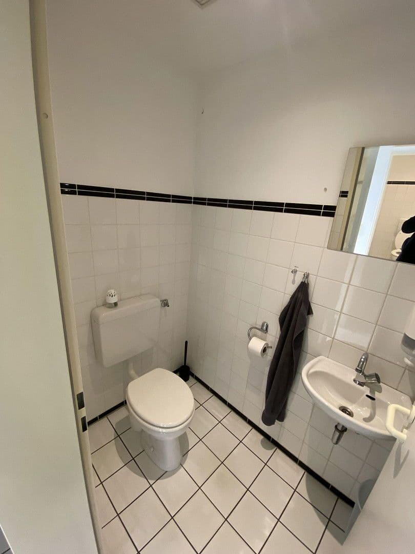 Prenájom nebytového priestoru 5.000 m², Auffeld, 33, Tönisvorst, Severné Porýnie - Westfálsko Prenájom nebytového priestoru 5.000 m², Auffeld, 33, Tönisvorst, Severné Porýnie - Westfálsko