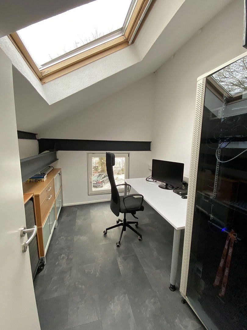 Prenájom nebytového priestoru 5.000 m², Auffeld, 33, Tönisvorst, Severné Porýnie - Westfálsko Prenájom nebytového priestoru 5.000 m², Auffeld, 33, Tönisvorst, Severné Porýnie - Westfálsko