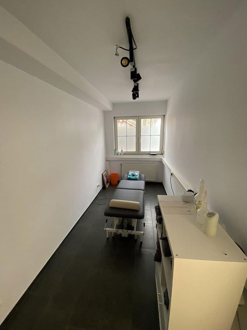 Prenájom nebytového priestoru 5.000 m², Auffeld, 33, Tönisvorst, Severné Porýnie - Westfálsko Prenájom nebytového priestoru 5.000 m², Auffeld, 33, Tönisvorst, Severné Porýnie - Westfálsko