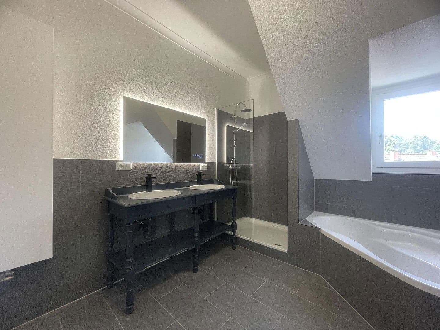 Predaj domu 172 m², pozemek 404 m², Müllheim im Markgräflerland, Bádensko-Wurttembersko Predaj domu 172 m², pozemek 404 m², Müllheim im Markgräflerland, Bádensko-Wurttembersko