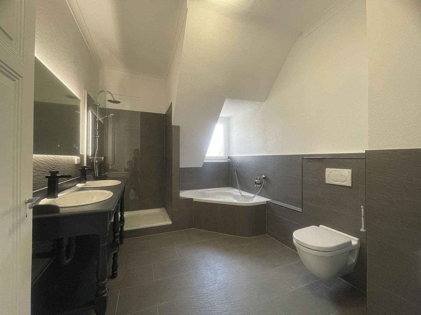 Predaj domu 172 m², pozemek 404 m², Müllheim im Markgräflerland, Bádensko-Wurttembersko Predaj domu 172 m², pozemek 404 m², Müllheim im Markgräflerland, Bádensko-Wurttembersko