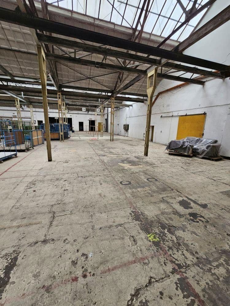 Prenájom nebytového priestoru 8.000 m², Solingen, Severné Porýnie - Westfálsko Prenájom nebytového priestoru 8.000 m², Solingen, Severné Porýnie - Westfálsko