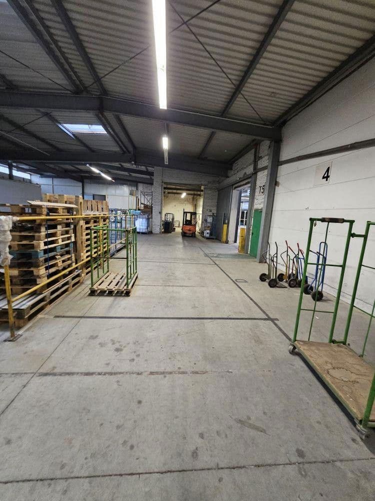 Prenájom nebytového priestoru 8.000 m², Solingen, Severné Porýnie - Westfálsko Prenájom nebytového priestoru 8.000 m², Solingen, Severné Porýnie - Westfálsko