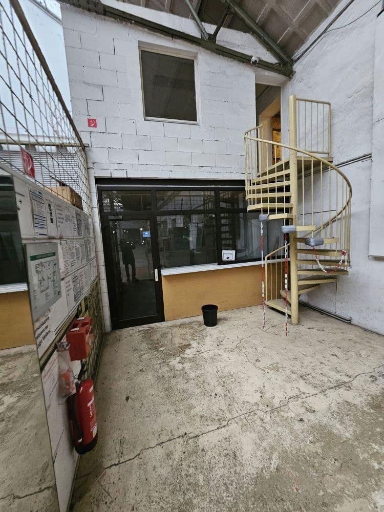 Prenájom nebytového priestoru 8.000 m², Solingen, Severné Porýnie - Westfálsko Prenájom nebytového priestoru 8.000 m², Solingen, Severné Porýnie - Westfálsko