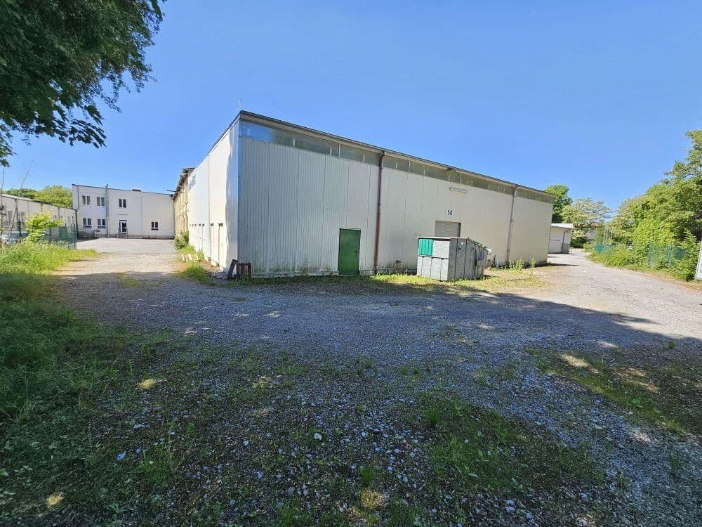 Prenájom nebytového priestoru 8.000 m², Solingen, Severné Porýnie - Westfálsko Prenájom nebytového priestoru 8.000 m², Solingen, Severné Porýnie - Westfálsko