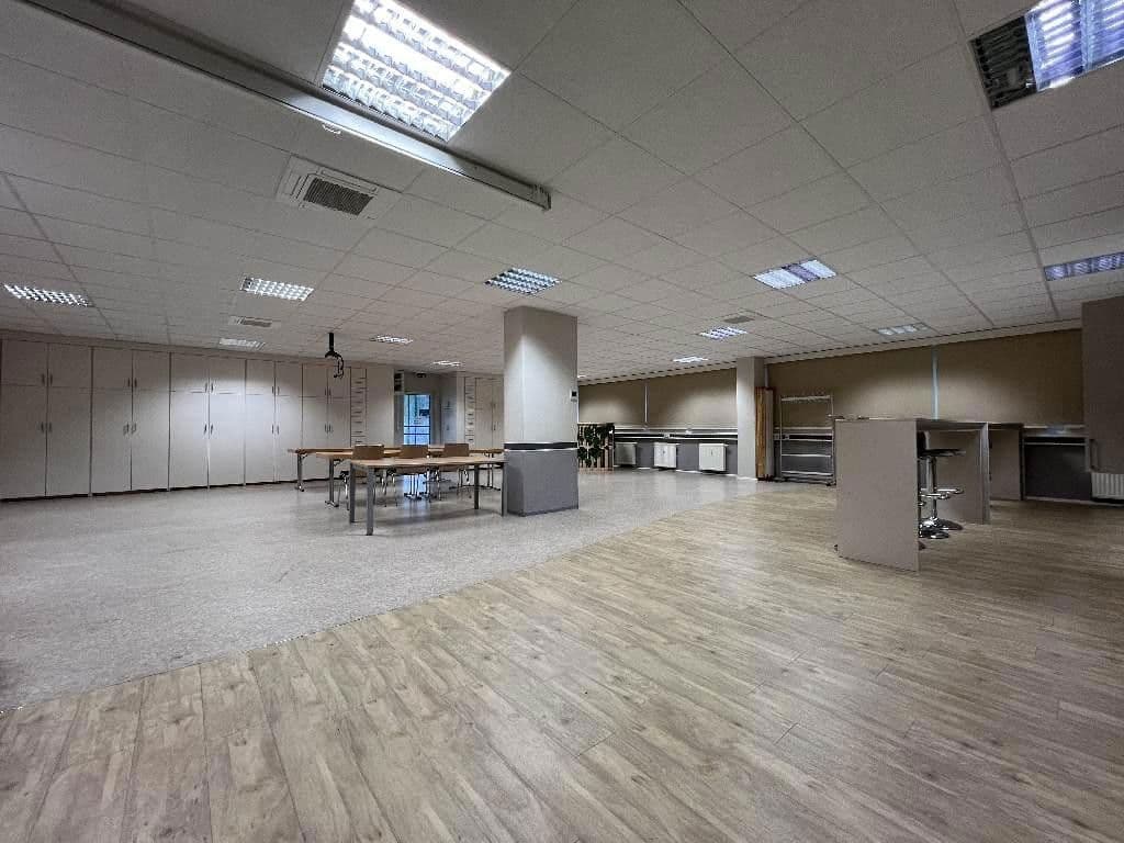 Predaj kancelárie 3.841 m², Grenzstraße 28, Halle, Sasko-Anhaltsko Predaj kancelárie 3.841 m², Grenzstraße 28, Halle, Sasko-Anhaltsko