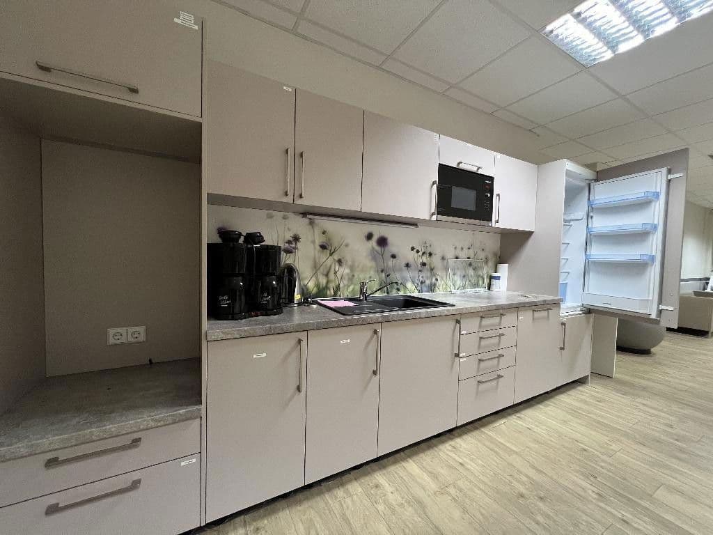 Predaj kancelárie 3.841 m², Grenzstraße 28, Halle, Sasko-Anhaltsko Predaj kancelárie 3.841 m², Grenzstraße 28, Halle, Sasko-Anhaltsko