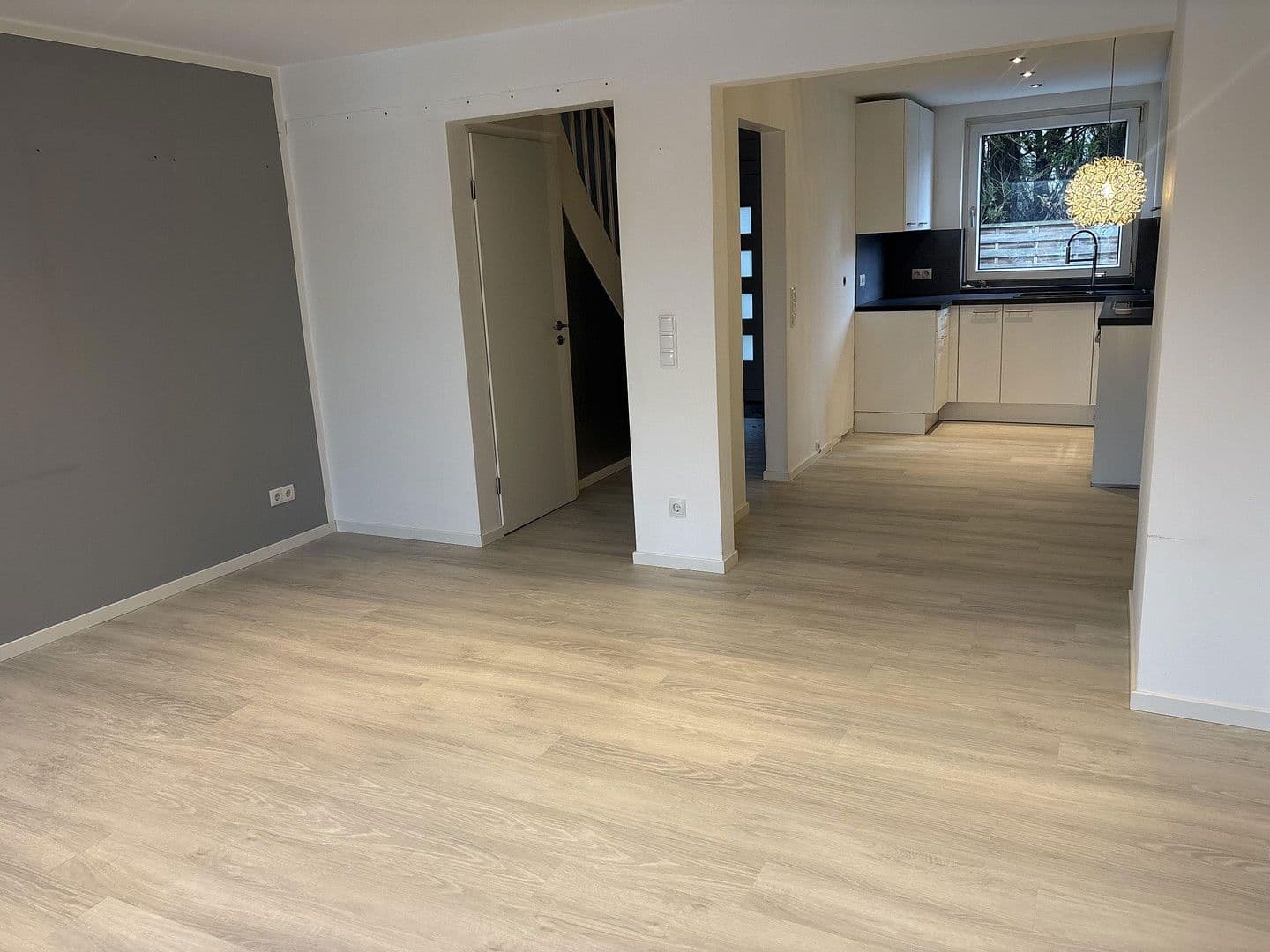 Prenájom domu 87 m², pozemek 150 m², Neumünster, Šlezvicko-Holštajnsko Prenájom domu 87 m², pozemek 150 m², Neumünster, Šlezvicko-Holštajnsko