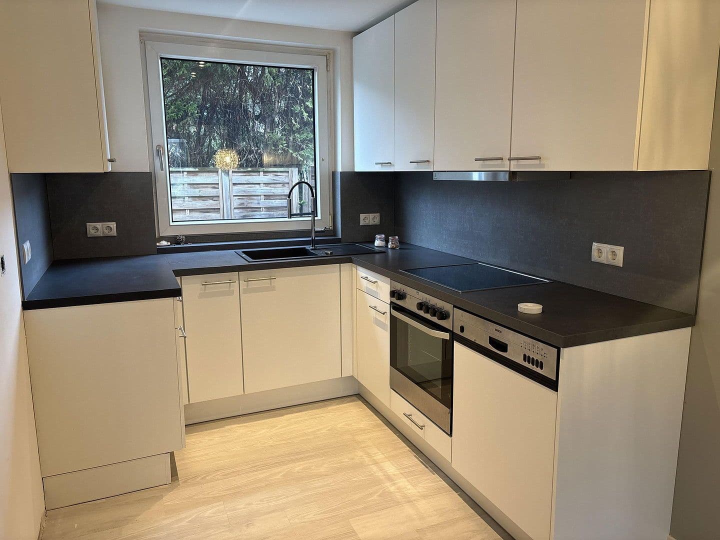 Prenájom domu 87 m², pozemek 150 m², Neumünster, Šlezvicko-Holštajnsko Prenájom domu 87 m², pozemek 150 m², Neumünster, Šlezvicko-Holštajnsko