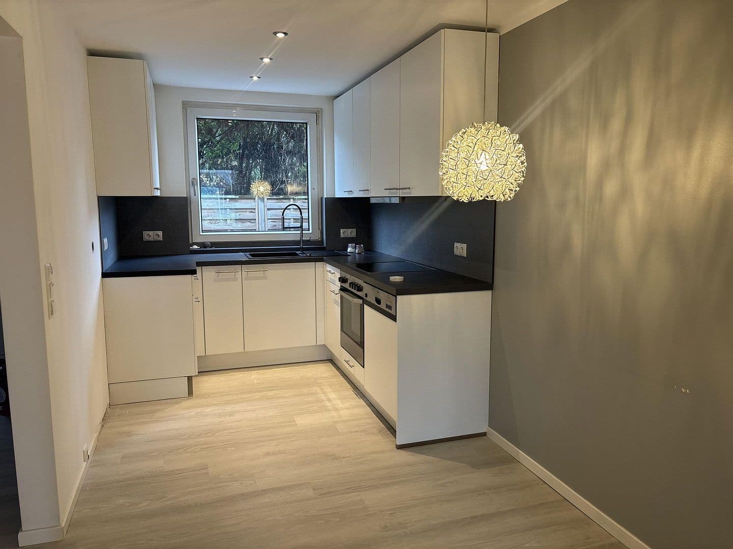 Prenájom domu 87 m², pozemek 150 m², Neumünster, Šlezvicko-Holštajnsko Prenájom domu 87 m², pozemek 150 m², Neumünster, Šlezvicko-Holštajnsko