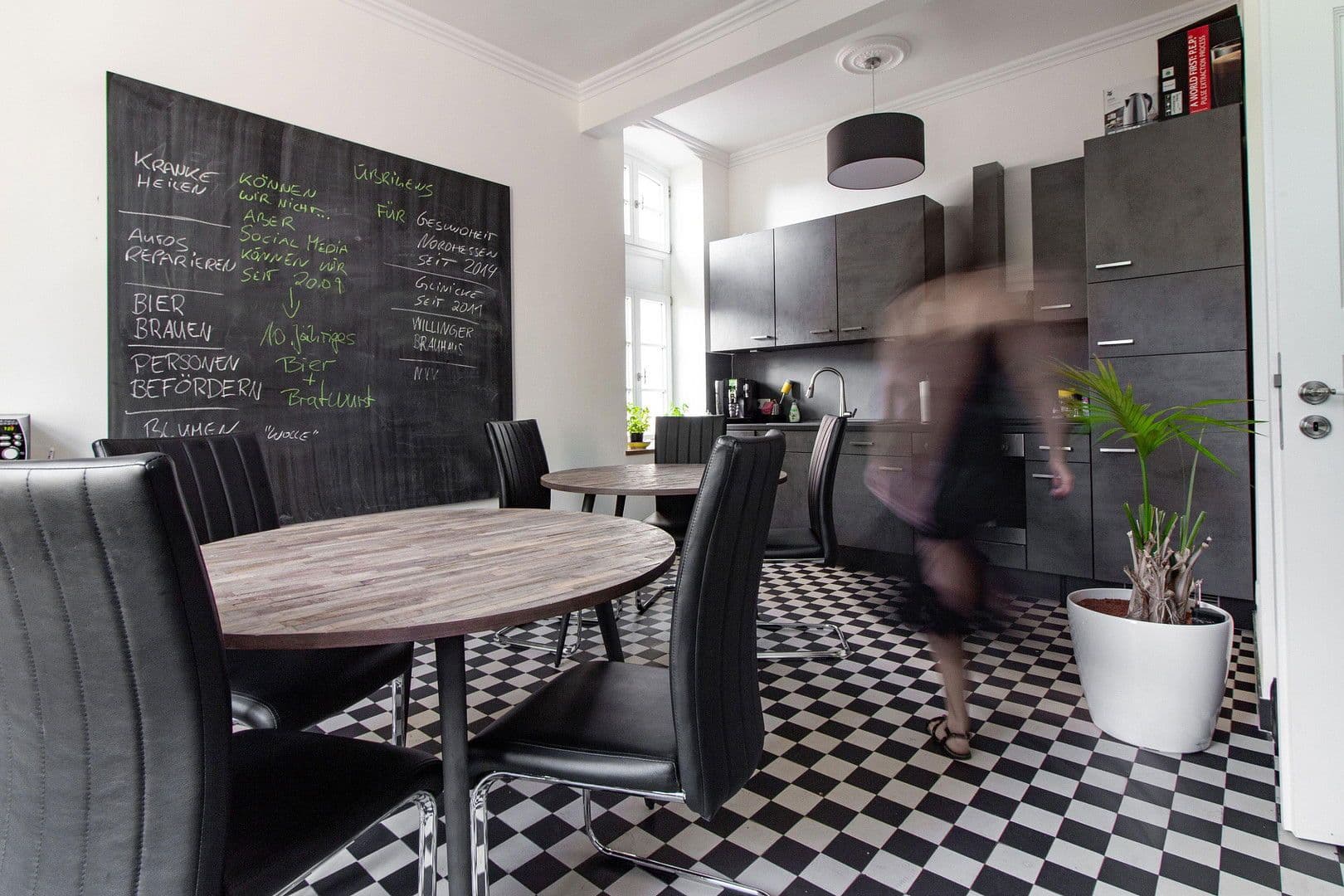 Prenájom bytu 6-izbový 160 m², Wilhelmshöher Allee 320, Kassel, Hesensko Prenájom bytu 6-izbový 160 m², Wilhelmshöher Allee 320, Kassel, Hesensko