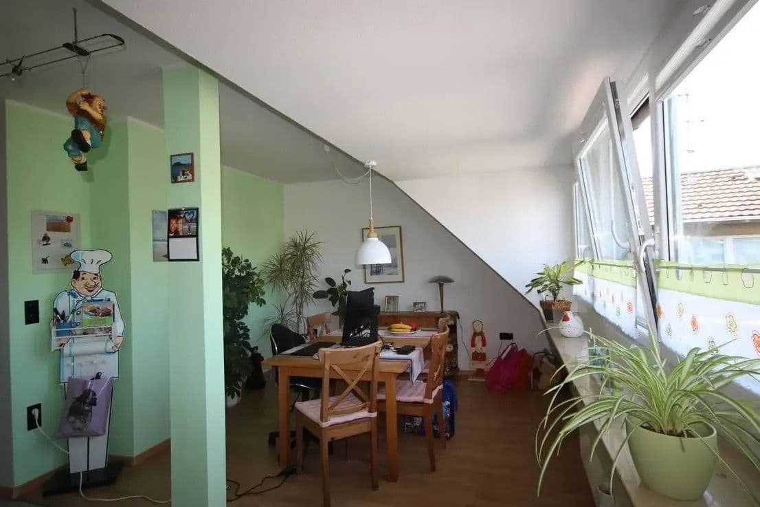 Prenájom bytu 2-izbový 90 m², Münsterstr. 86, Düsseldorf, Severné Porýnie - Westfálsko Prenájom bytu 2-izbový 90 m², Münsterstr. 86, Düsseldorf, Severné Porýnie - Westfálsko