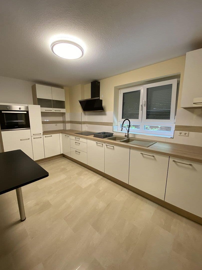 Prenájom bytu 3-izbový 95 m², Wiesbaden, Hesensko Prenájom bytu 3-izbový 95 m², Wiesbaden, Hesensko