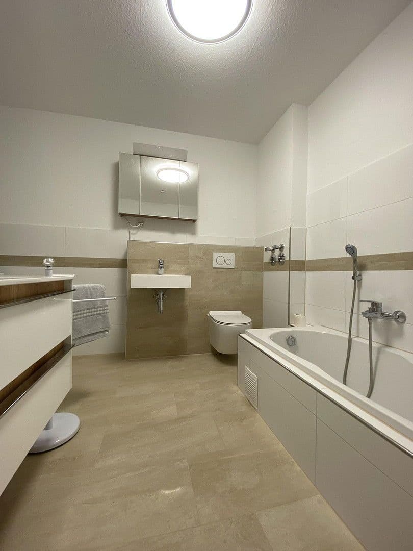 Prenájom bytu 3-izbový 95 m², Wiesbaden, Hesensko Prenájom bytu 3-izbový 95 m², Wiesbaden, Hesensko