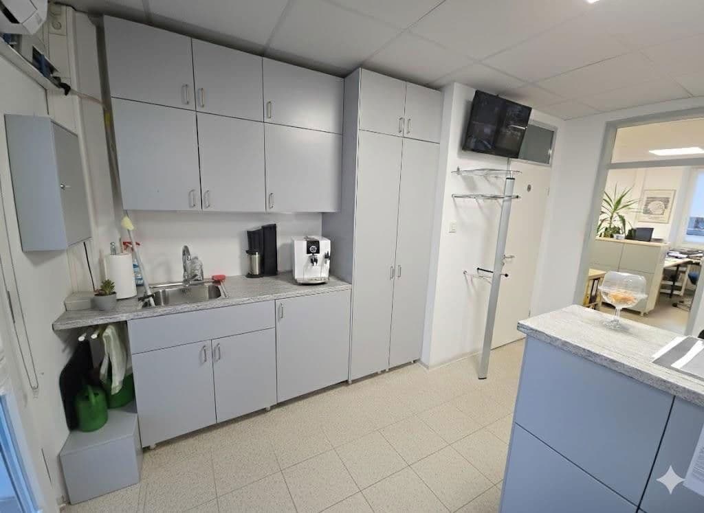 Prenájom kancelárie 133 m², Karlsruhe, Bádensko-Wurttembersko Prenájom kancelárie 133 m², Karlsruhe, Bádensko-Wurttembersko