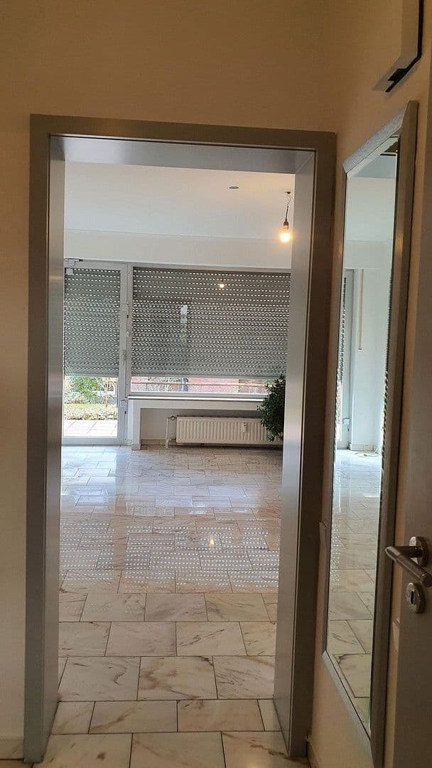 Prenájom bytu 4-izbový 130 m², Duisburg, Severné Porýnie - Westfálsko Prenájom bytu 4-izbový 130 m², Duisburg, Severné Porýnie - Westfálsko