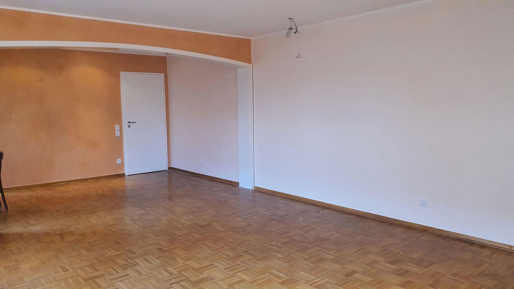 Prenájom bytu 4-izbový 130 m², Duisburg, Severné Porýnie - Westfálsko Prenájom bytu 4-izbový 130 m², Duisburg, Severné Porýnie - Westfálsko