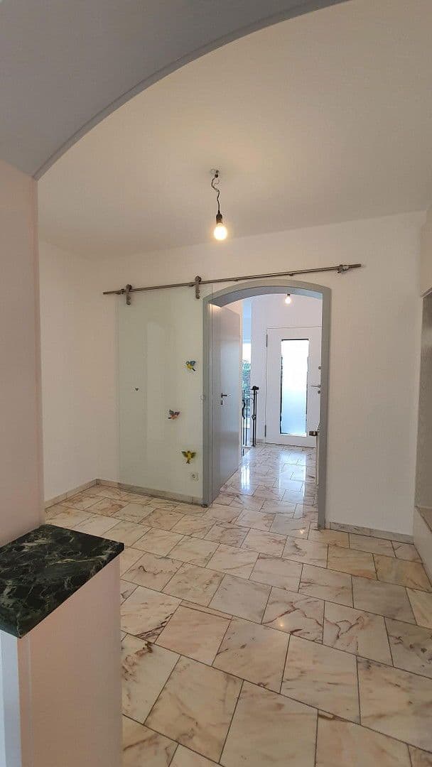 Prenájom bytu 4-izbový 130 m², Duisburg, Severné Porýnie - Westfálsko Prenájom bytu 4-izbový 130 m², Duisburg, Severné Porýnie - Westfálsko