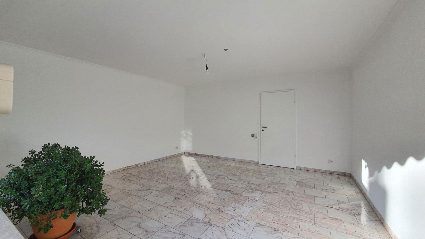 Prenájom bytu 4-izbový 130 m², Duisburg, Severné Porýnie - Westfálsko Prenájom bytu 4-izbový 130 m², Duisburg, Severné Porýnie - Westfálsko