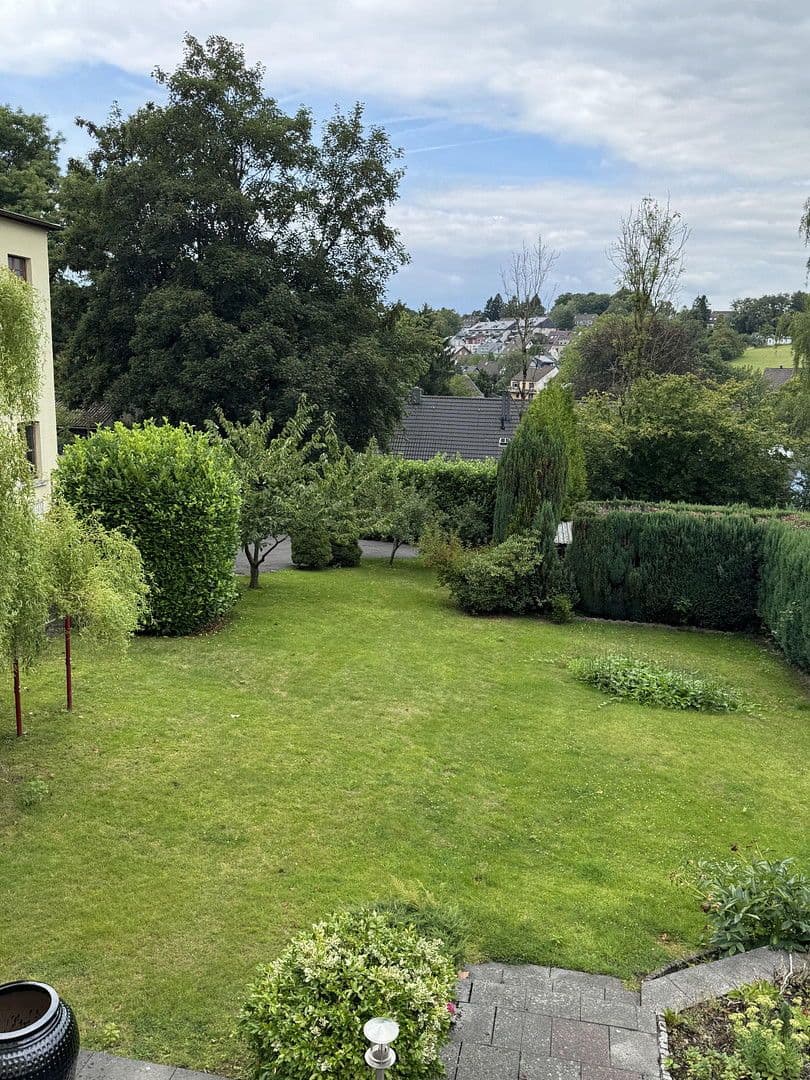 Prenájom bytu 5-izbový 150 m², Wupperstr. 101, Solingen, Severné Porýnie - Westfálsko Prenájom bytu 5-izbový 150 m², Wupperstr. 101, Solingen, Severné Porýnie - Westfálsko